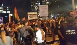 #صورة | مسيرة في هذه اللحظات في " تل أبيب" لشواذ ومثليين يهود، حيث يعتبر الكيان الصهيوني "مملكة الشواذ" ومن أكثر الأماكن التي يسجل انتشارهم فيها على مستوى العالم .