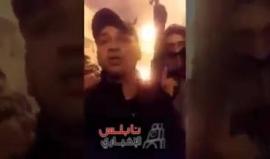 #شاهد 
مسلحون يغلقون شارع القدس بالقرب من مخيم بلاطة في مدينة نابلس مساء اليوم، وذلك احتجاجاً على الاعتداء على نواب حركة فتح المعتصمين داخل مقر الصليب الأحمر في رام الله اليوم.