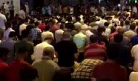 #شاهد .. صلاه الفجر في شوارع مدينة باطمان في الجنوب الشرقي من تركيا خلال الاحتفالات بفشل الانقلاب على الرئيس اردوغان . 

#مع_تركيا
#فشل-الانقلاب