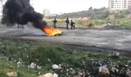 #مباشر مواجهات بين الشبان وقوات الاحتلال شمال مدينة البيرة في ذكرى #يوم_الأرض