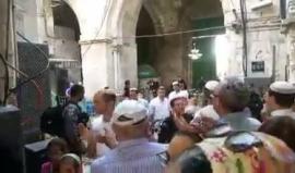 مستوطنون يرقصون ويحتفلون بعد اقتحامهم المسجد الأقصى المبارك صباح اليوم