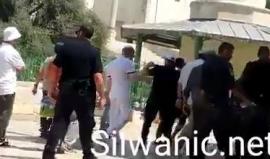 #شاهد | مستوطنون يقتحمون ساحات #المسجد_الأقصى تحت حراسة قوات الاحتلال، ظهر اليوم.