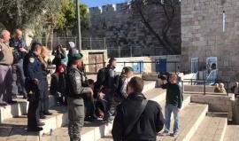 قوات الاحتلال تقمع وقفة مقدسية في محيط باب العامود بالقدس المحتلة.