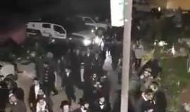 #فيديو مئات المستوطنين اقتحموا الليلة الماضية قرية عورتا جنوب شرق نابلس بحماية جيش الاحتلال