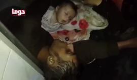 #شاهد
العثور على المزيد من العائلات التي قضت خنقا بالغازات السامة داخل المنازل والأقبية في مدينة دوما بسوريا.