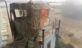 #شاهد : مشاهد قوية لشبان يحرقون معدات وأبراج اسرائيلية شرق غزة.. ويعودون بسلام