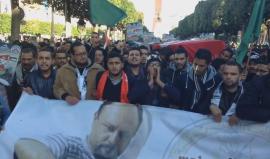 #شاهد .. تونسيون يرفعون رايات حماس ويهتفون لكتائب القسام خلال مسيرة اليوم في العاصمة تونس وفاءا لروح الشهيد التونسي #محمد_الزواري القائد في كتائب القسام #طيار_حماس