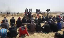 على بعد أمتار قليلة إقامة صلاة الجمعة مباشرة من الحدود الشرفية لمدينة غزة