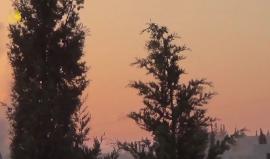 مشاهد عنيفة: هكذا تتساقط قنابل الموت من طائرات #روسيا على بلدة كفرناها بريف حلب الغربي !!