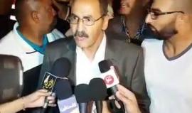 قوات الاحتلال تمنع والد الشهيد بهاء عليان من مواصلة الحديث مع الصحفيين