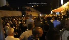 #شاهد | المعتصمون الآن في باب الاسباط بالقدس المحتلة، يستنجدون بالجيوش العربية والإسلامية لإنقاذ الأقصى المبارك من التدمير . 
تصوير محمد قاروط إدكيدك