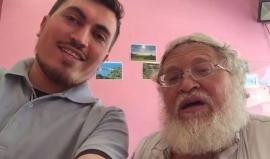 مسن تركي يؤجر بيته لمواطن سوري في #إسطنبول بـ 10 ليرات تركية فقط في الشهر!