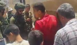 #شاهد .. قوات الاحتلال تقتحم منزل المواطن أبو عماد جابر في حارة جابر بالخليل لمنعه من البناء !