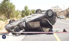 #شاهد .. من مكان عملية إطلاق النار جنوب الخليل ..  
مصرع المستوطن  "ميكي مراك" 40 عاما مدير مدرسة مستوطنة "عتنائيل" اليهودية الدينية وهو ابن عم رئيس الموساد الصهيوني ، فيما أصيبت زوجته " 40 عاما" بجراح خطيرة جدا كما أصيب 3 آخرين بجراح متفاوتة .

#الرد_الس