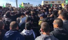 #شاهد من جنازة الشهيد باسل إبراهيم في بلدة عناتا شمال القدس المحتلة، والذي ارتقى بالأمس برصاص الاحتلال. 
#انتفاضة_القدس
