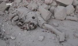 تحذير : ينمع مشاهدة الأطفال بشكل نهائي " +18 " 
مشاهد مروعة من مذبحة فرن المعادي التي ارتكبتها قوات الاسد بالقذائف المدفعية في #حلب . 

#HolocaustAleppo