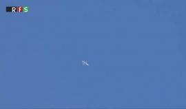 #شاهد| لحظة انفجار صواريخ محمولة على مظلات القتها طائرات روسية على بلدة حاس بريف إدلب