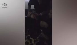 #شاهد لحظات مؤثرة للقاء الجندي الأردني أحمد الدقامسة بوالدته وأهله عقب الافراج عنه بعد انتهاء فترة محكوميته البالغة 20 عاما 

يشار الى أن السلطات الأردنية سجنت الدقامسة بعد تنفيذه عملية فدائية قتل فيها 7 مستوطنات