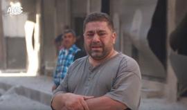 في أول أيام العيد.. غبار القصف يحجب الرؤية بحي طريق الباب في #حلب 
رجال يبكون ما حلّ بهم .. أطفال مشردون .. البيوت مدمرة.. #المأساة متواصلة !
تصوير: مركز حلب الإعلامي