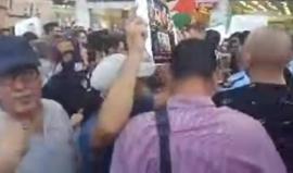 #مباشر قوات السلطة تقمع مظاهرة في رام الله للمطالبة برفع العقوبات التي تفرضها على غزة واحتجاجا على قطعها لرواتب أسرى القطاع 
#ارفعوا_العقوبات