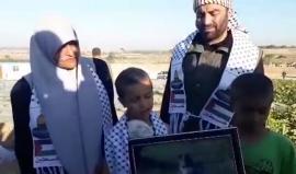 #مباشر 

مع الطفل صاحب الصورة المشهورة (كمامة البصل ) .

مراسلنا : احمد المقادمة