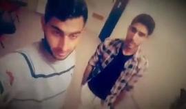 #شاهد 
الطالبان في جامعة بيرزيت براء عيادية ومحمد العربي، ينشدان  "سوف نبقى هنا "