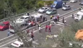 #شاهد مصرع 20 شخصا على الأقل وإصابة 10 آخرين جراء انقلاب حافلة سياح جنوب غربي تركيا