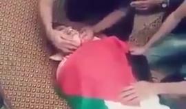 "ابني يا ناس".. هكذا ودّع هذا الرجل ابنه الذي استشهد برصاص الاحتلال أمس شرق قطاع غزة