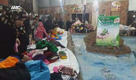 #شاهد سوق خيري لإكساء الأطفال واليتامى وأبناء الشهداء والمعتقلين في ريفي #إدلب و #حلب تشرف عليه جميعة "نفحات الشام الخيرية".
تصوير: أحمد العلي
مركز حلب الإعلامي