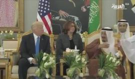 #شاهد الملك السعودي يشرح لترامب كيفية تناولهم القهوة العربية