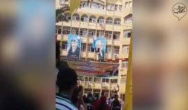 #شاهد لحظة تمزيق الطلبة صورة محمود عباس في ساحة جامعة الأزهر بمدينة غزة