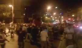 #عاجل .. مشاهد لمسيرة في ميدان اسنيورت في اسطنبول بعد دعوة الرئيس التركي النزول والتصدي للانقلاب . 

#مع_تركيا