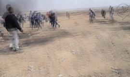 #فيديو لحظة نقل شاب مصاب برصاص الاحتلال شرق خانيونس قبل قليل