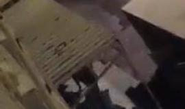 #شاهد
٩ جنود يعتدون بالضرب المبرح على المعتقل السياسي السابق هيثم سياج قبل اعتقاله في منطقة الحاووز في الخليل.