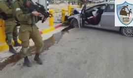 #عاجل| المشاهد الأولى عقب إطلاق جيش الاحتلال النار على فلسطينية قرب مستوطنة غوش عتصيون شمال الخليل بزعم محاولتها تنفيذ عملية دهس