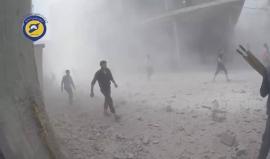 اللحظات الأولى للقصف الجوي على الأحياء السكنية في مدينة #عربين في الغوطة الشرقية