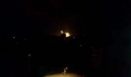 #شاهد لحظة القصف الصهيوني قبل قليل على غزة 
#عاجل مراسلنا : إصابات طفيفة بشظايا الزجاج في الغارات الصهيونية التي استهدفت منطقة مبنى السفينة شمال مدينة غزة
