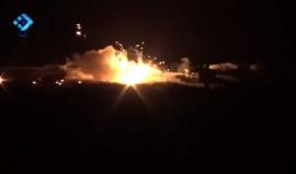 #شاهد لحظة تعرض بلدتي عينجارة وجمعية بالا في ريف حلب الغربي للقصف بصواريخ تحمل قنابل فوسفورية