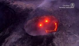 #شاهد بركان يفتح عينية ويبتسم قبل ثورانه !

أظهرت مشاهد ملتقطة عبر طائرة مروحية فوهة بركان “كيلاويا” في جزر هاواي بصورة فريدة بعد تشكل الحمم البركانية على هيئة ابتسامة وعيون.
 
 ويعد هذا البركان من أنشط البراكين على سطح الأرض وشهد نشاطا ملحوظا الأسبوع الم