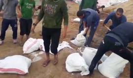 #مباشر 

إستمرار التجهيزات من شرق مخيم البريج استعدادا  لجمعة #الشباب_الثائر .

بث مراسلنا : أحمد المقادمة