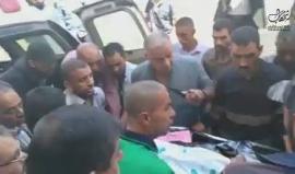 #شاهد | الاحتلال يسلم للجانب الاردني جثمان الشهيد محمد الكسجي (57 عامًا) عبرمعبر الكرامة، اليوم الأحد، والذي استشهد برصاص الاحتلال في عملية طعن نفذها قرب باب السلسلة بالقدس، الأسبوع الماضي أدت لإصابة شرطي إسرائيلي بجراح.