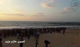 #شاهد | قوات الاحتلال تعتدي على المشاركين بوابل من قنابل الغاز في المسيرة البحرية السابعة لكسر الحصار شمال قطاع غزة .

تصوير | حازم مزيد