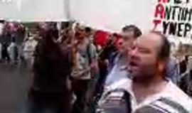 #مباشر مظاهرة أمام السفارة الإسرائيلية في العاصمة اليونانية أثينا في الذكرى الـ 70 للنكبة، وتنديدا بالمجازر التي يرتكبها الاحتلال بغزة ورفضا لنقل السفارة الأمريكية للقدس.