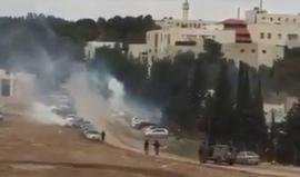 #فيديو من استهداف الاحتلال جامعة القدس في بلدة أبو ديس بقنابل الغاز