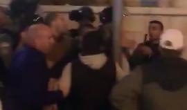 #فيديو مناوشات بين الأهالي وقوات الاحتلال في شارع صلاح الدين بالقدس المحتلة مساء اليوم