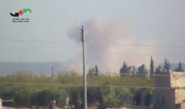 حمص الريف الشمالي.. لحظة سقوط صواريخ فراغية أطلقها الطيران الحربي على بلدة ديرفول