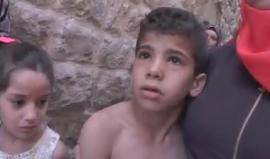 #شاهد .. قوات الاحتلال تقتحم منزل فلسطيني اثناء وجود حفل للنساء خلال مطاردتهم لطفل يبلغ من العمر 9 سنوات بحجة رشق الحجاره في منطقة حارة جابر في الخليل . 

تصوير سوزان جابر