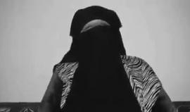 #شاهد رسالة من النساء المحاصرات في مخيم اليرموك الذي يتعرض لقصف متواصل من قبل قوات النظام السوري منذ يوم الخميس الماضي، وتتهم المؤسسات الدولية والأمم المتحدة بالتغافل عن مأساتهم وعدم التحرك لإنقاذ اللاجئين الفلسطينيين في المخيم.