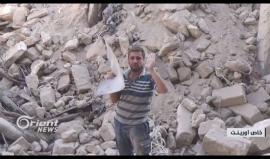 #شاهد الناشط الإعلامي علي ابو الجود فقد عائلته المكونة من 7 اشخاص نتيجة قصف جوي طال منزله في حلب، وما زال يمارس عمله الإعلامي ! 
تقرير: عمار جابر