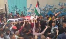 هتافات غاضبة .. 

#شاهد مراسم تشييع جثمان الشهيد سعد القيسية في مدينة الظاهرية جنوب الخليل

تصوير: فؤاد جبارين